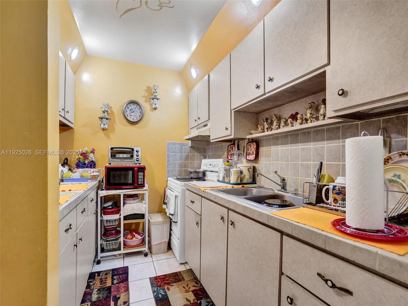 2770 NW 193rd Ter Miami Gardens, FL 33056