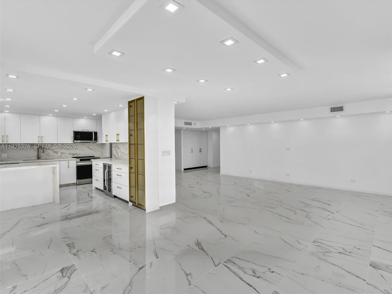 image Winston Towers 30011