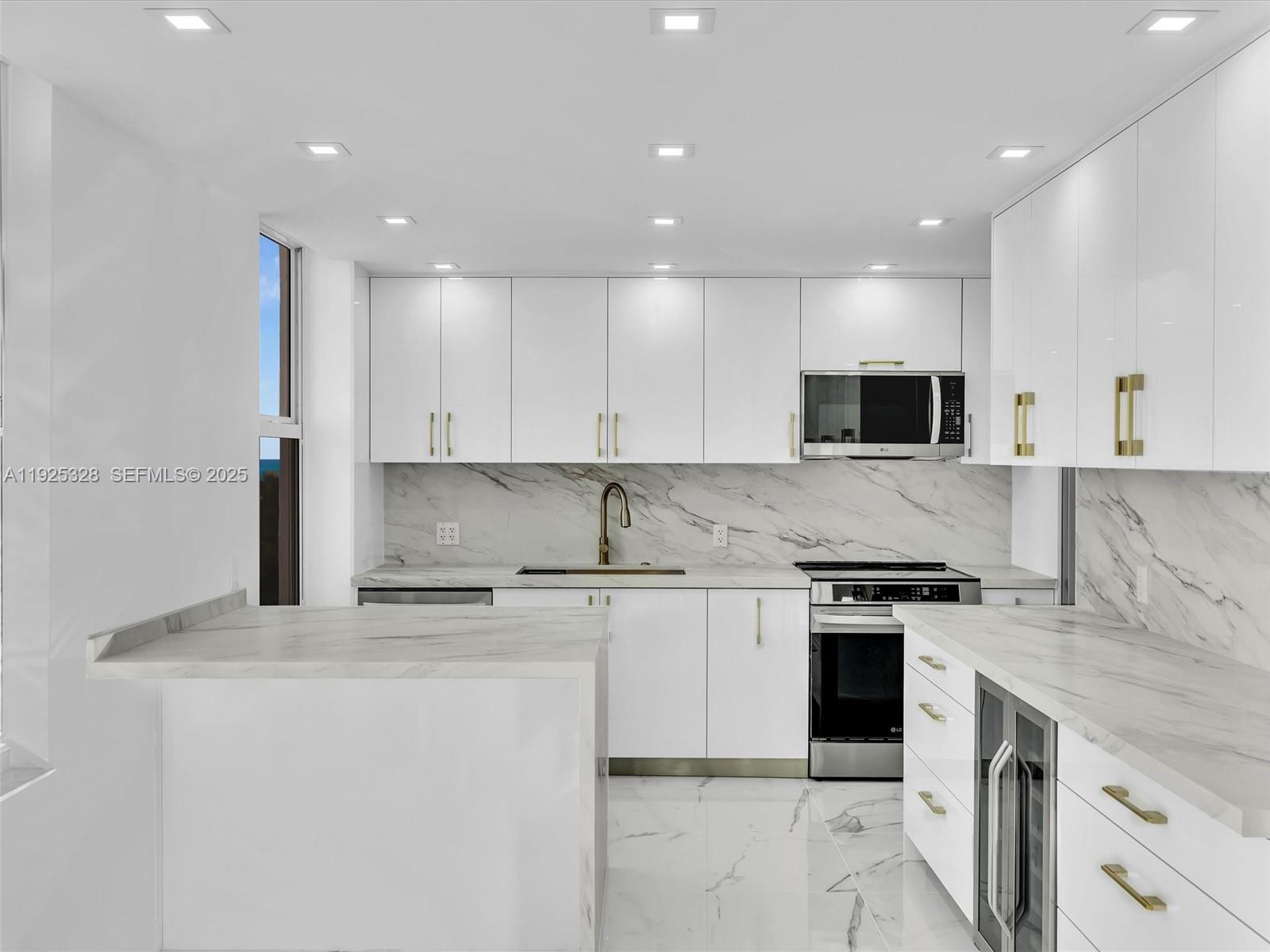 image Winston Towers 30013