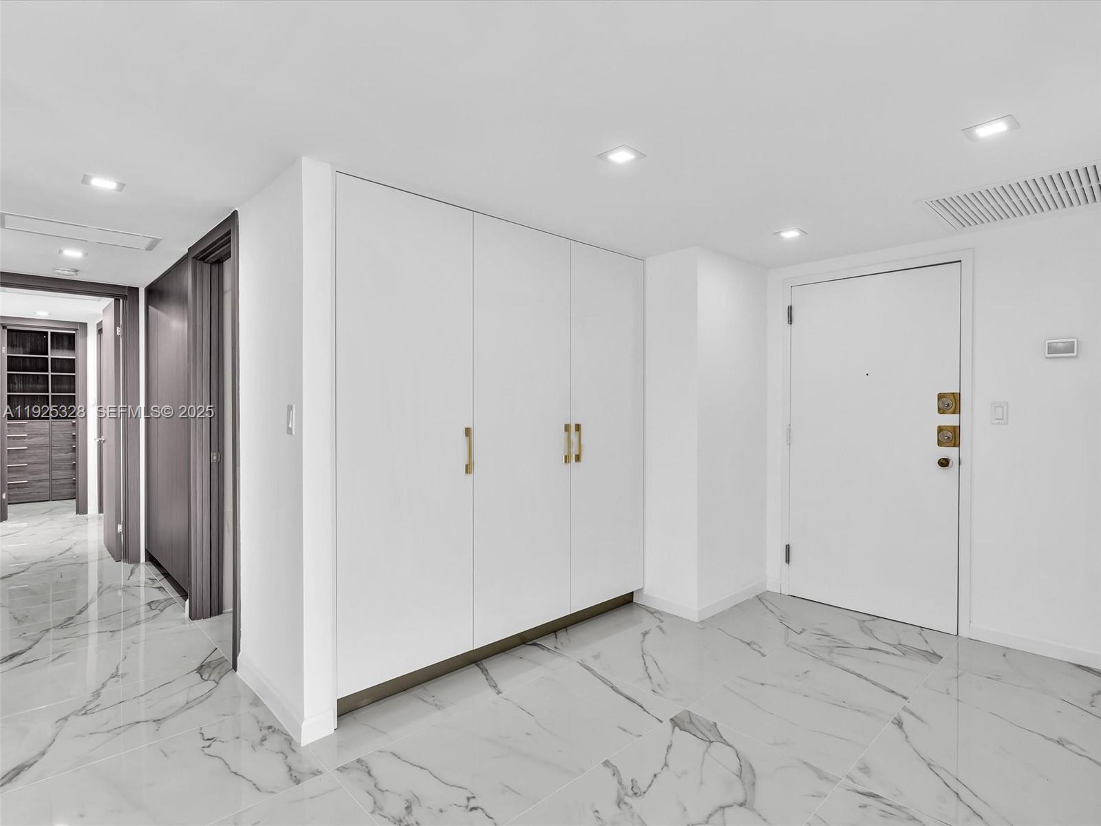 image Winston Towers 30018