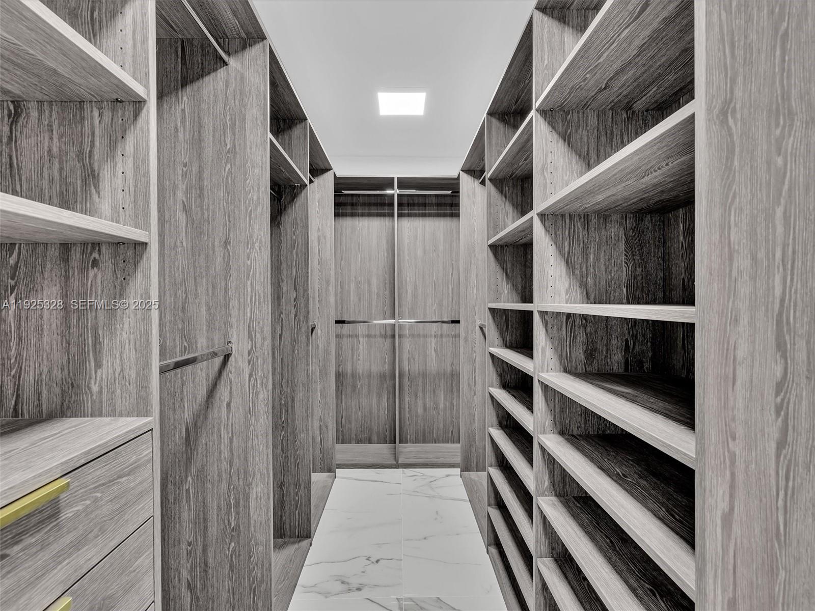 image Winston Towers 30022