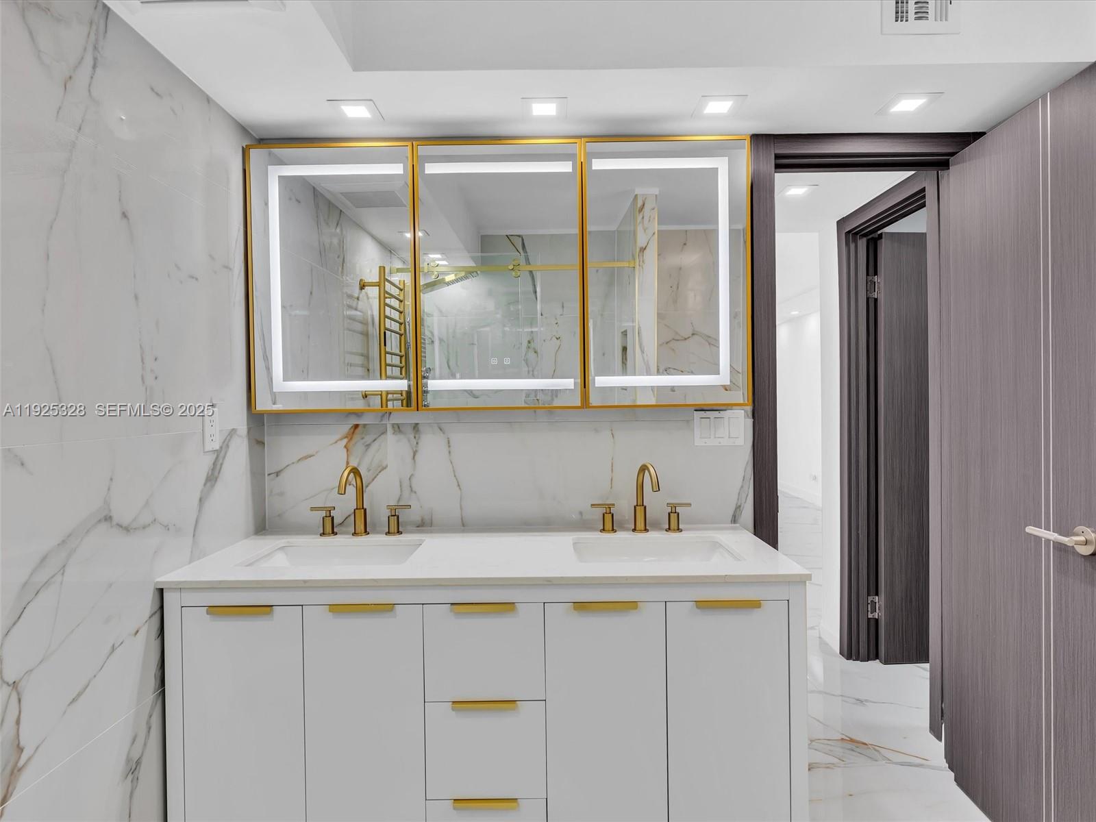 image Winston Towers 30025