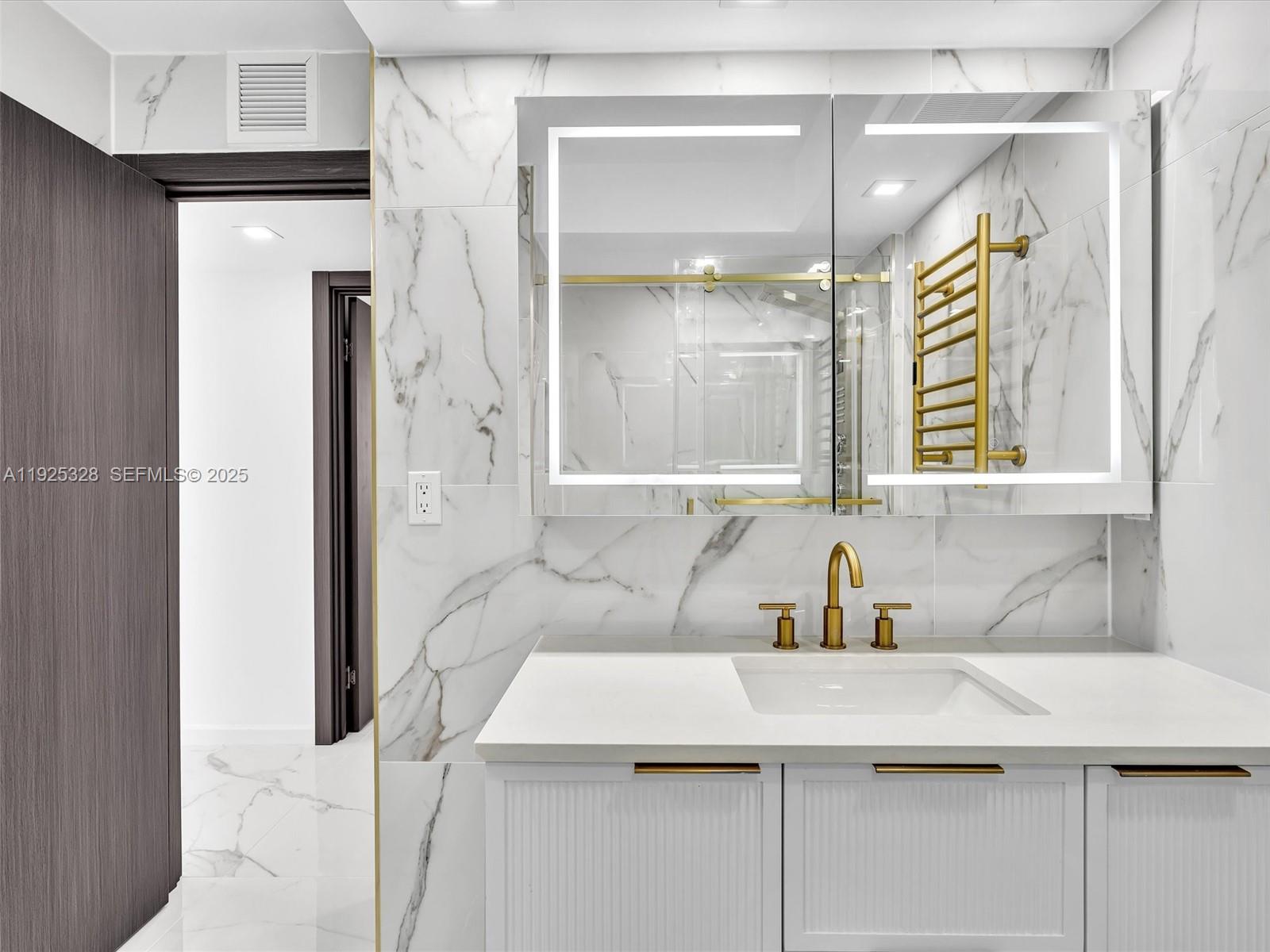 image Winston Towers 30033