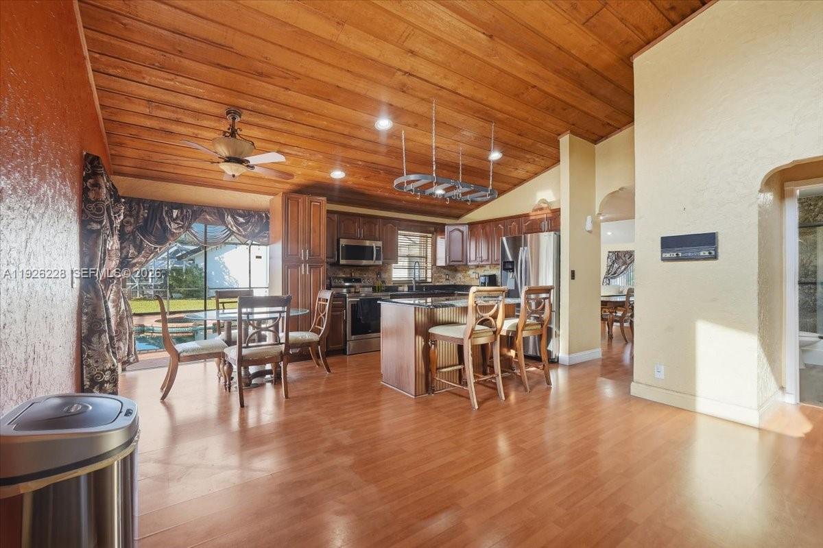 8213 Cassia Ter Tamarac, FL 33321