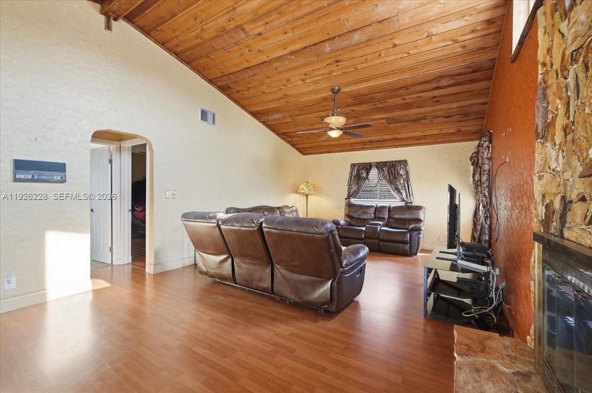 8213 Cassia Ter Tamarac, FL 33321