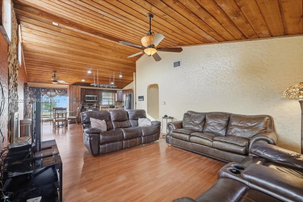 8213 Cassia Ter Tamarac, FL 33321