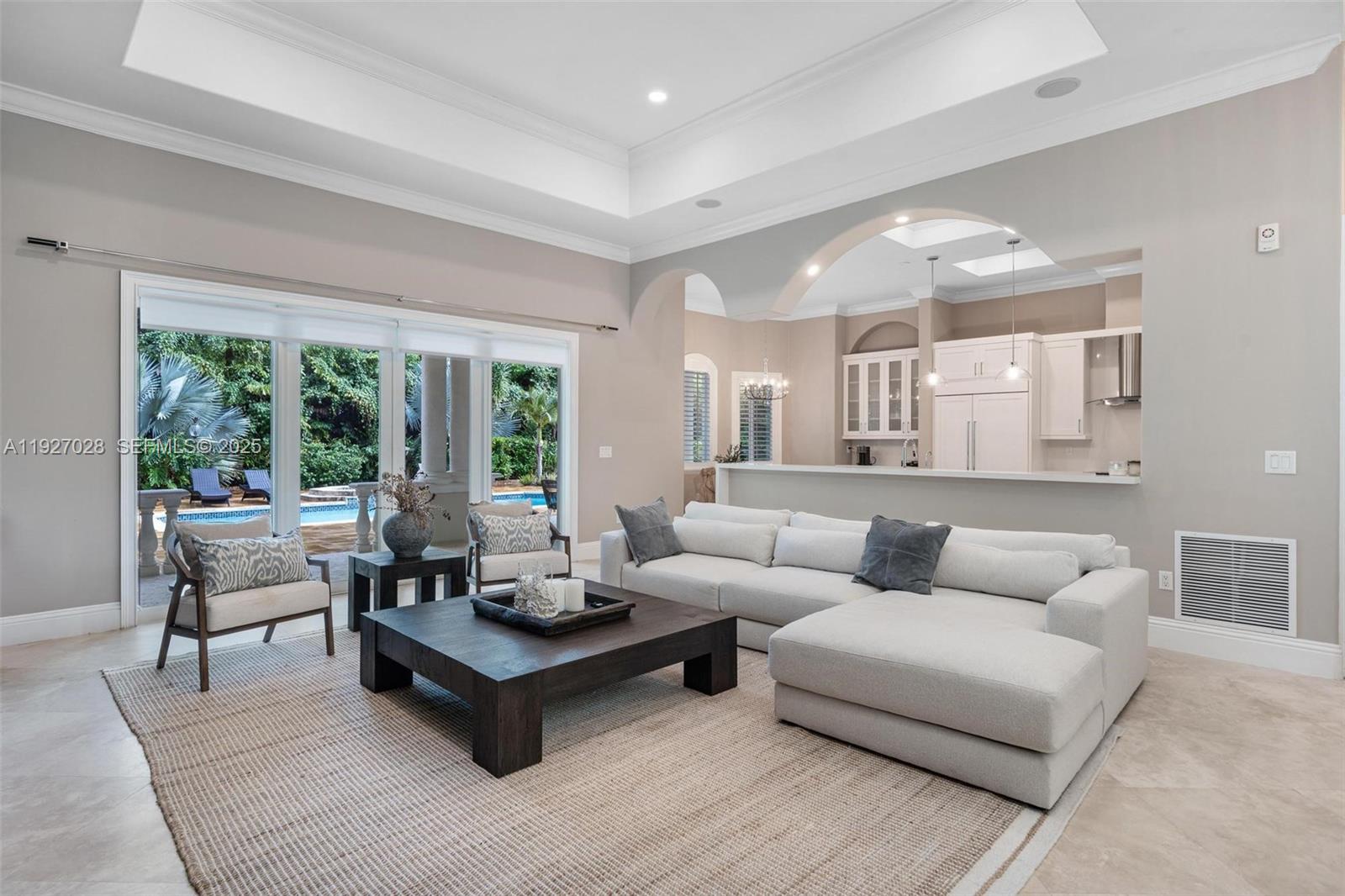 6890 SW 94th St Pinecrest, FL 33156