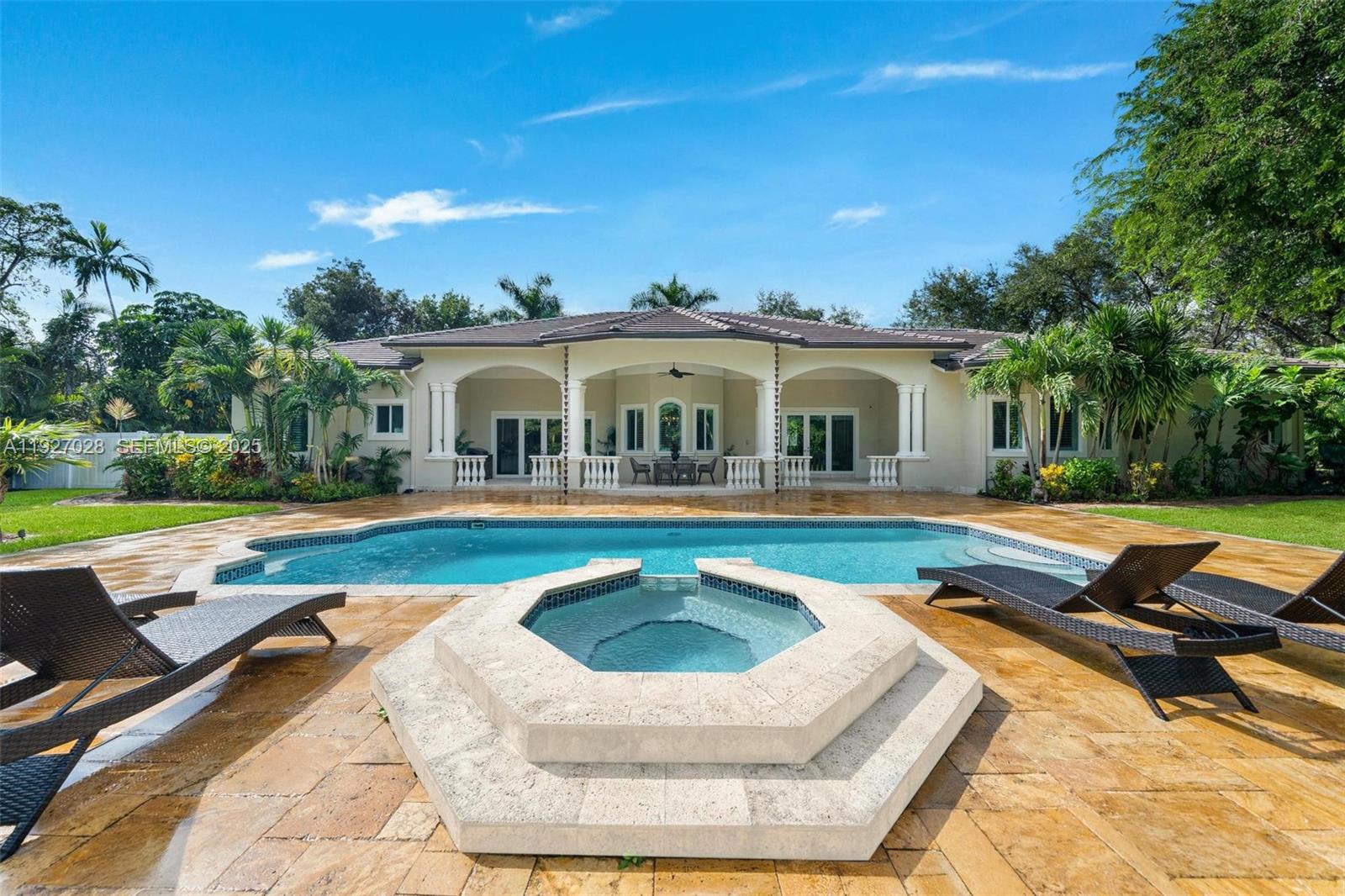 6890 SW 94th St Pinecrest, FL 33156