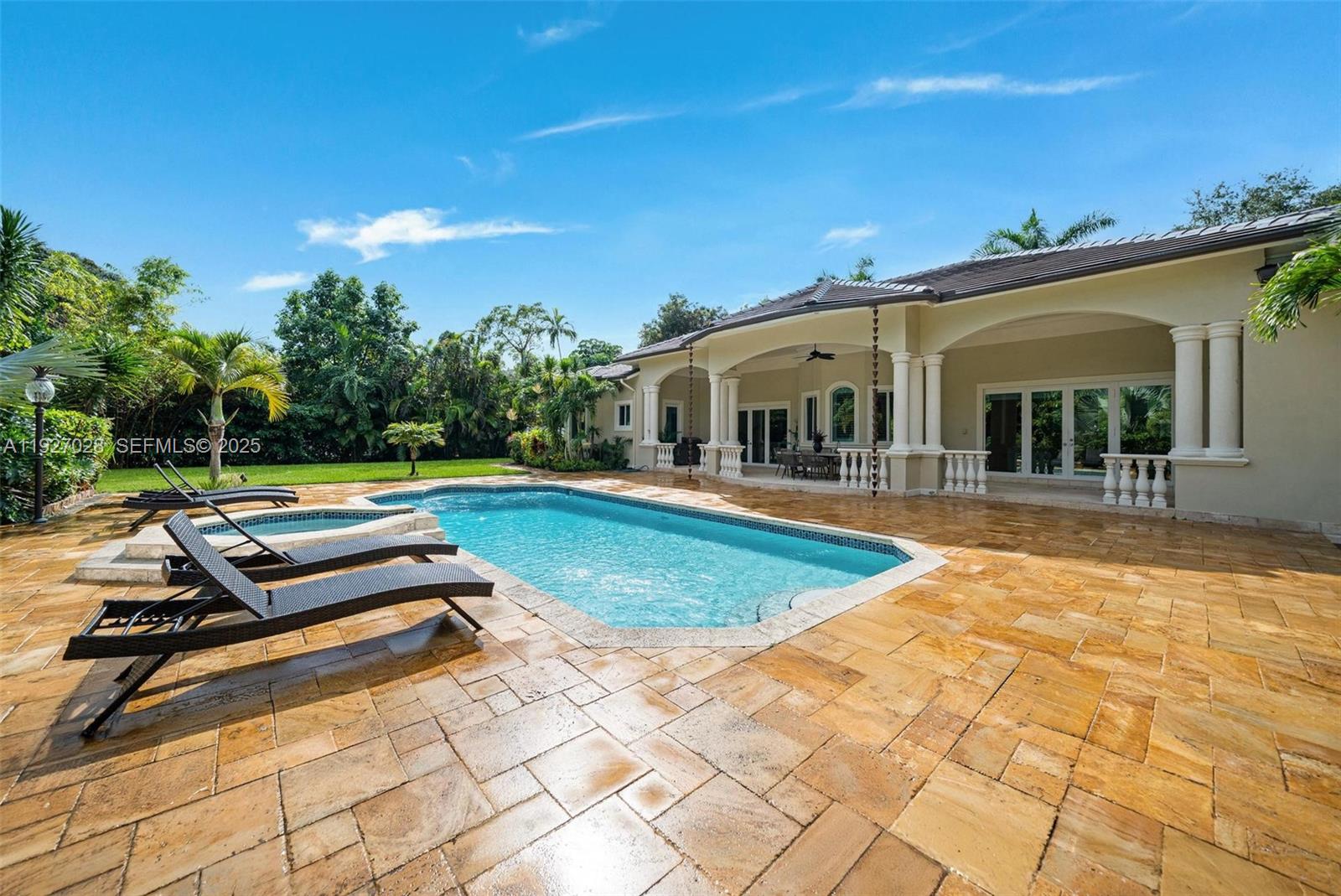 6890 SW 94th St Pinecrest, FL 33156