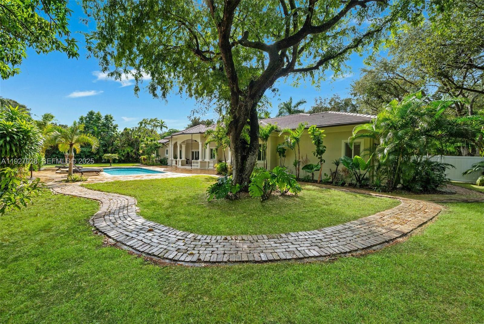 6890 SW 94th St Pinecrest, FL 33156