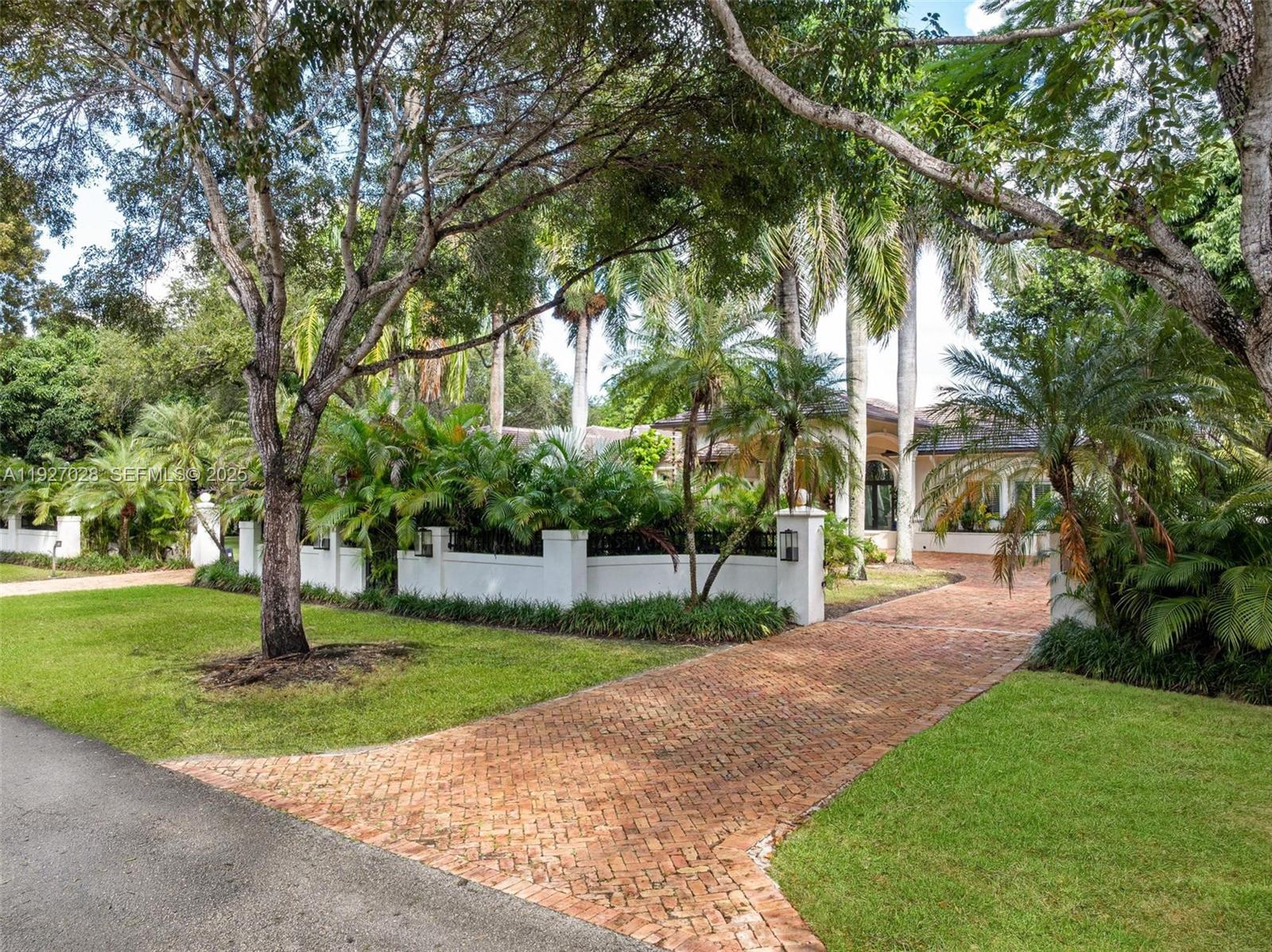 6890 SW 94th St Pinecrest, FL 33156