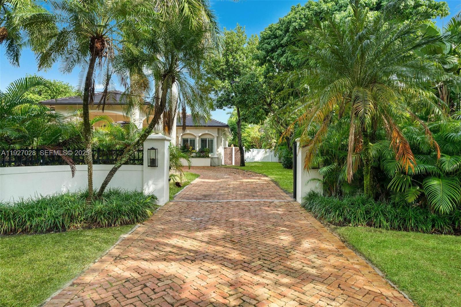 6890 SW 94th St Pinecrest, FL 33156