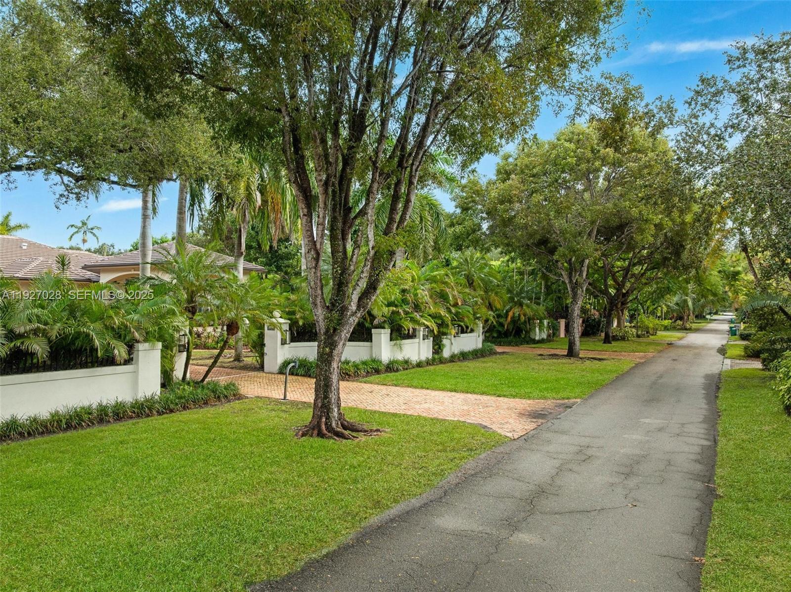 6890 SW 94th St Pinecrest, FL 33156