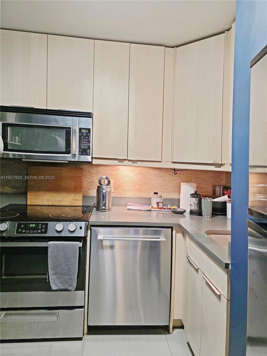 800 West Ave #524 Miami Beach, FL 33139