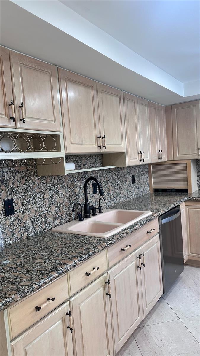 image Brickell Place I7