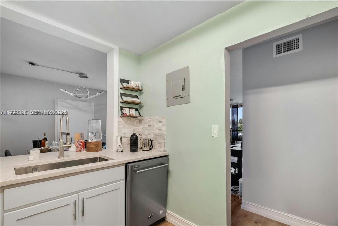 7173 Orange Dr #214B Davie, FL 33314