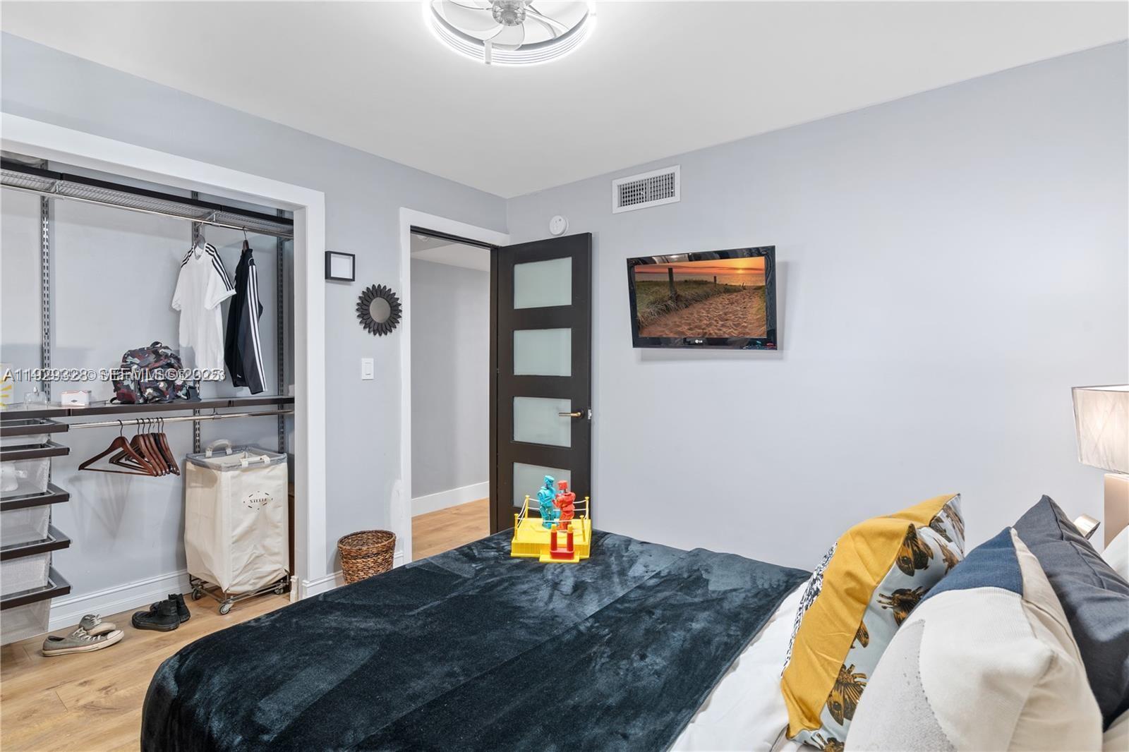 7173 Orange Dr #214B Davie, FL 33314