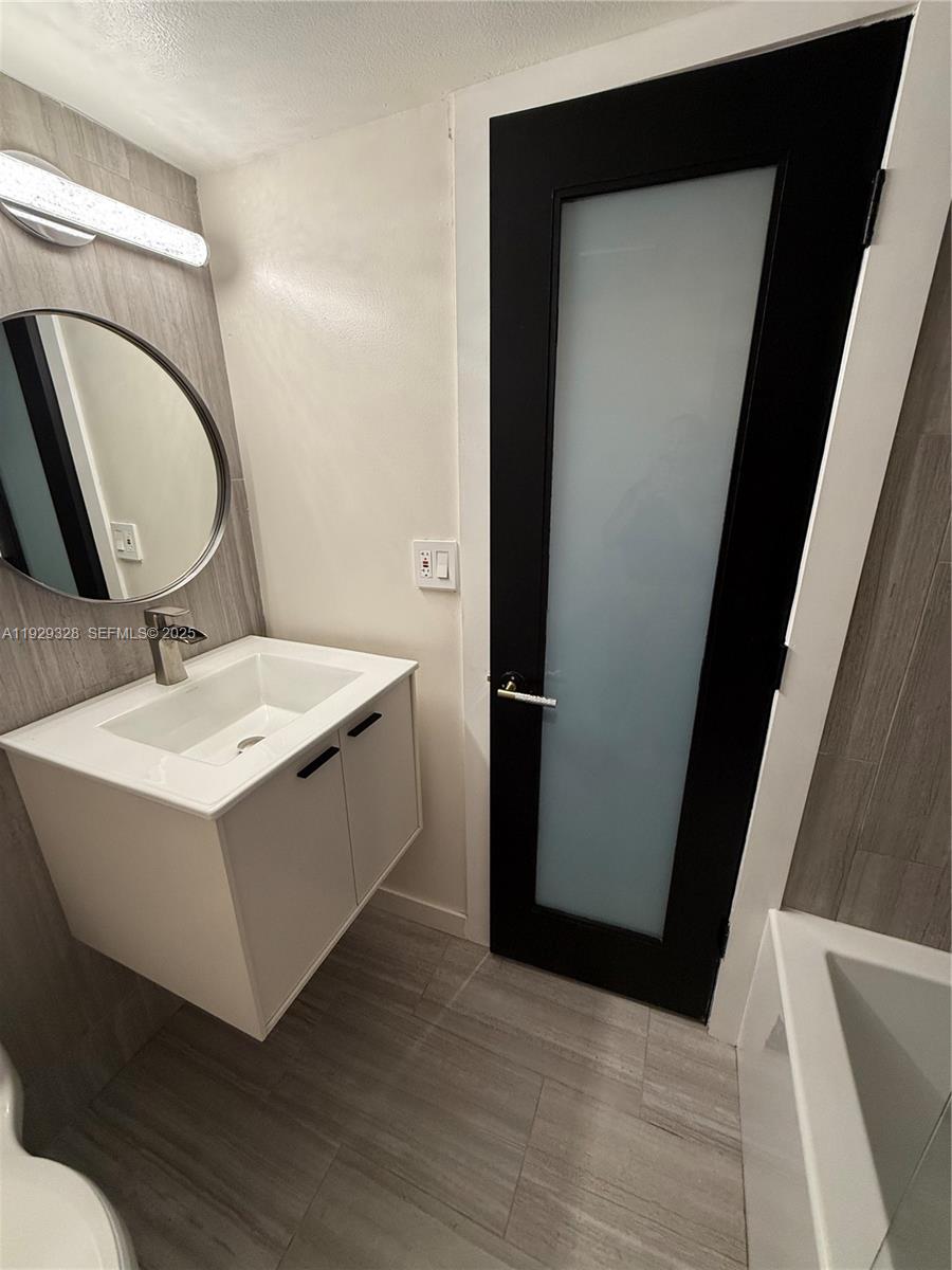 7173 Orange Dr #214B Davie, FL 33314