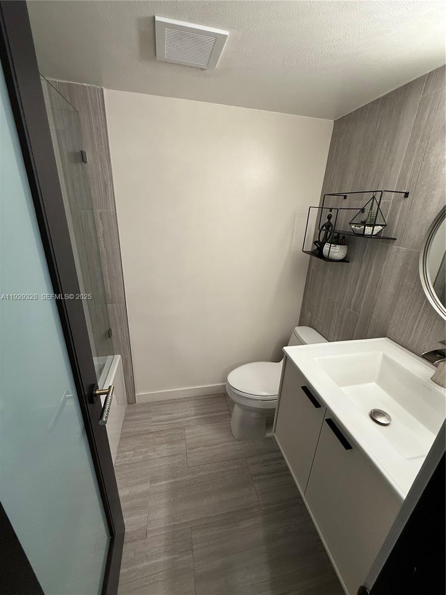 7173 Orange Dr #214B Davie, FL 33314