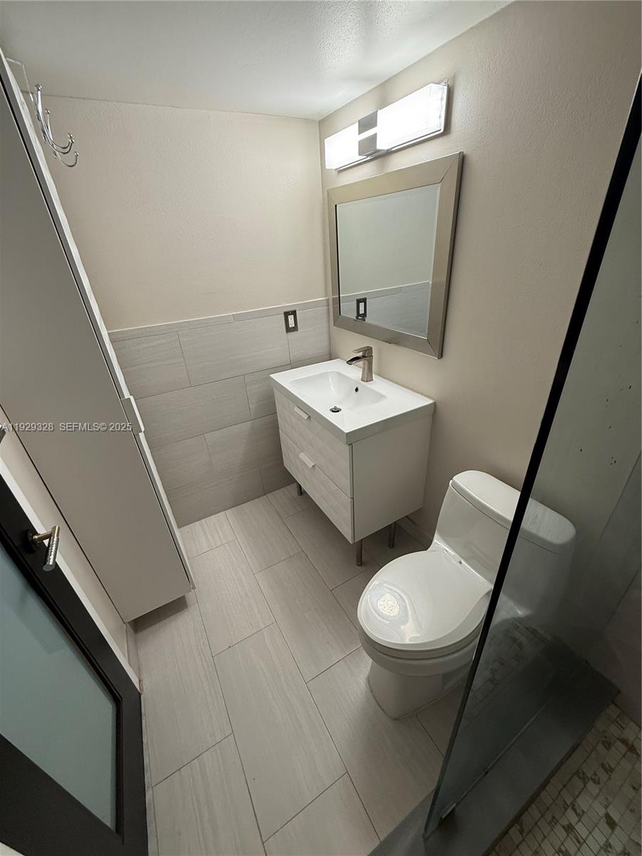 7173 Orange Dr #214B Davie, FL 33314