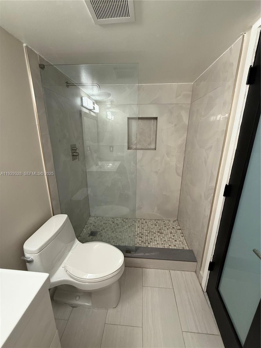 7173 Orange Dr #214B Davie, FL 33314