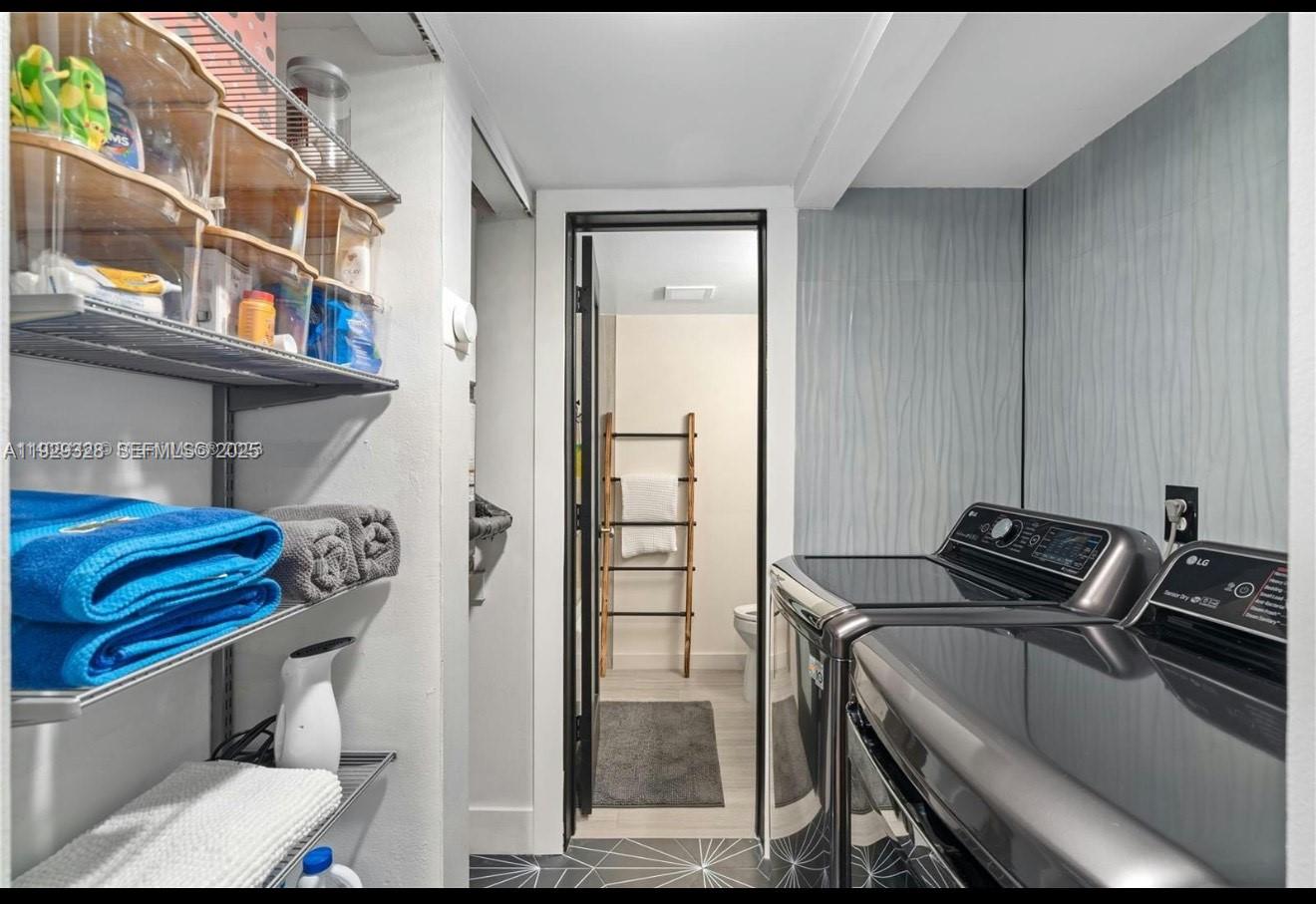 7173 Orange Dr #214B Davie, FL 33314