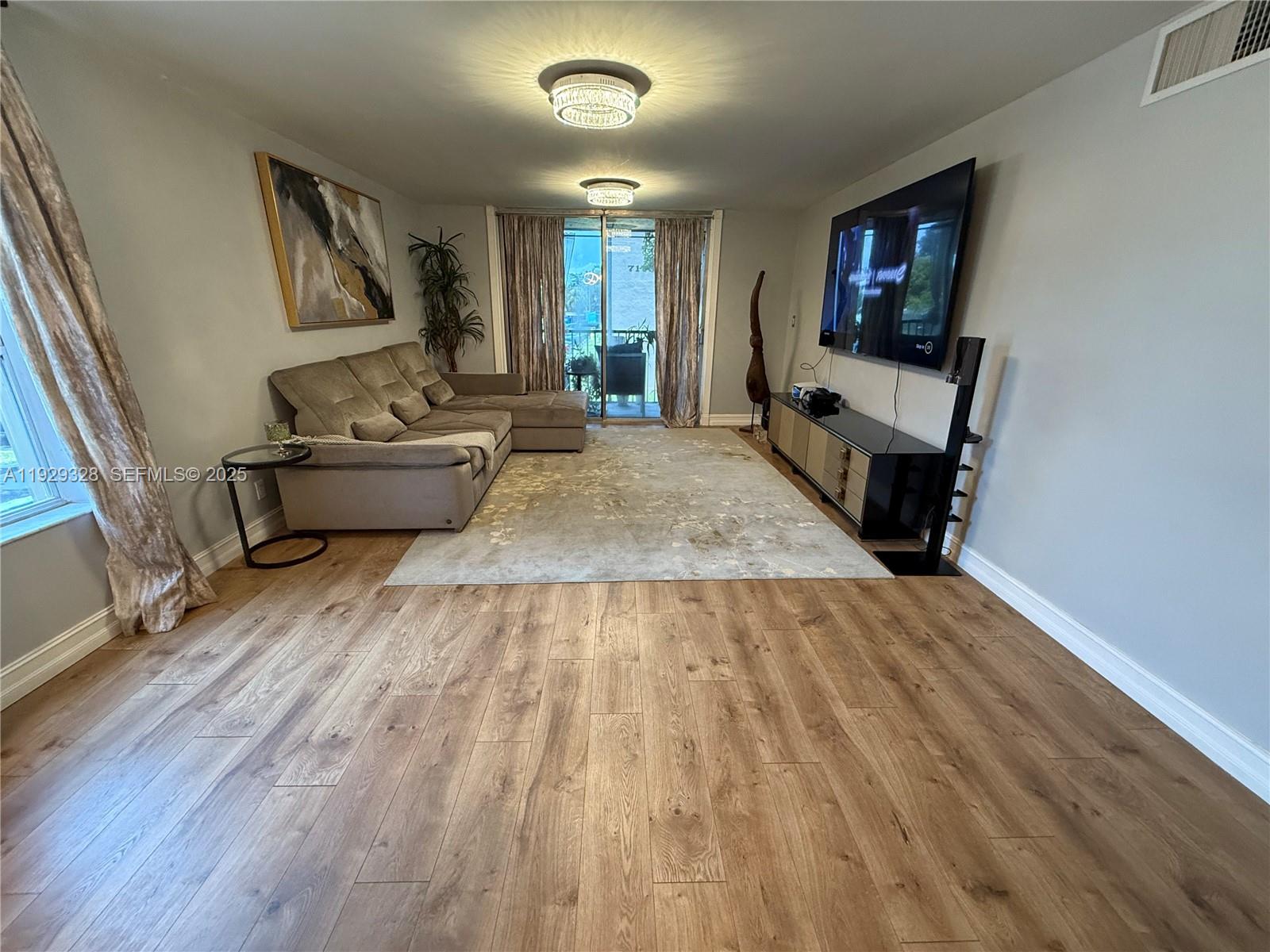 7173 Orange Dr #214B Davie, FL 33314