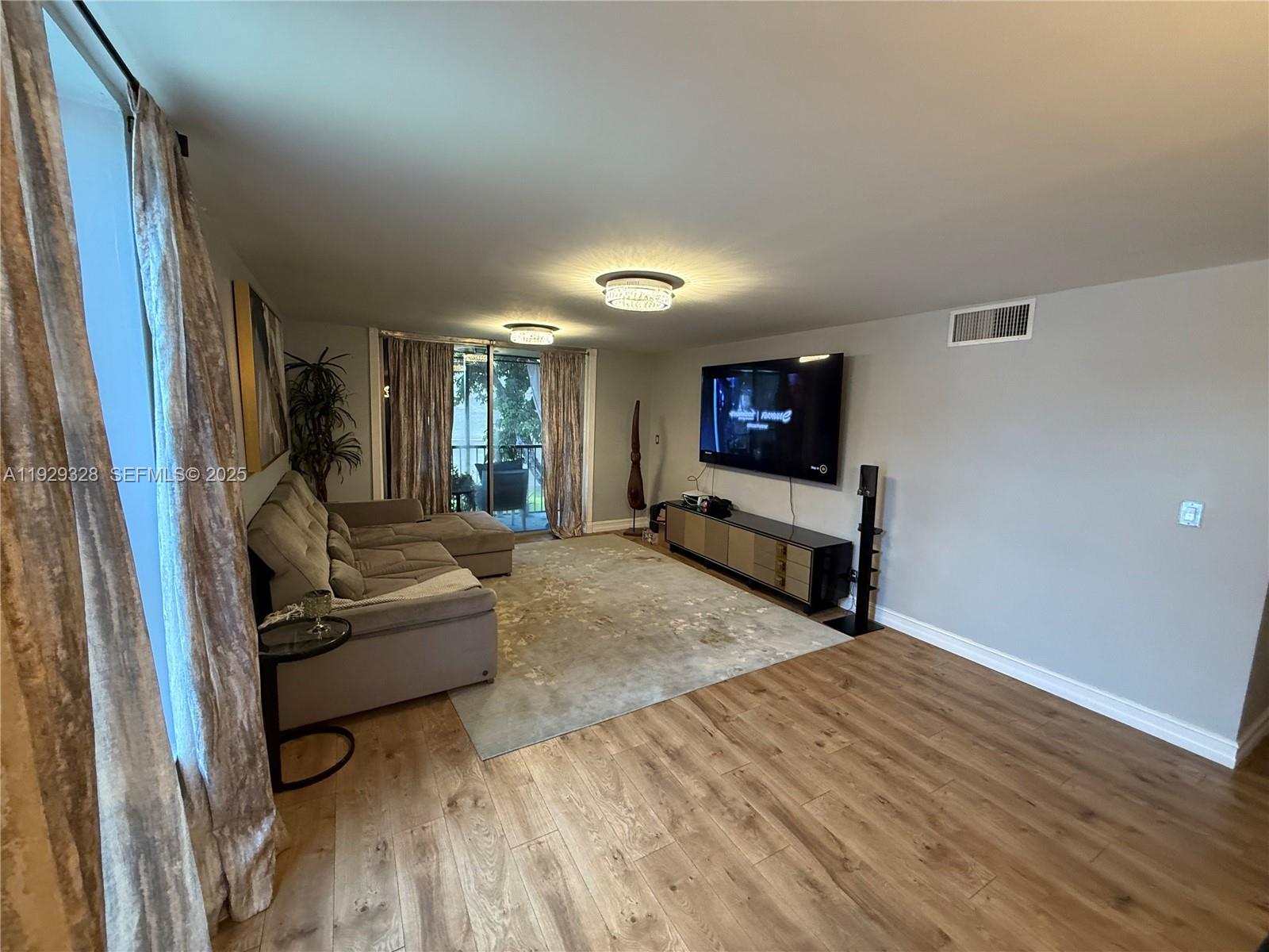 7173 Orange Dr #214B Davie, FL 33314