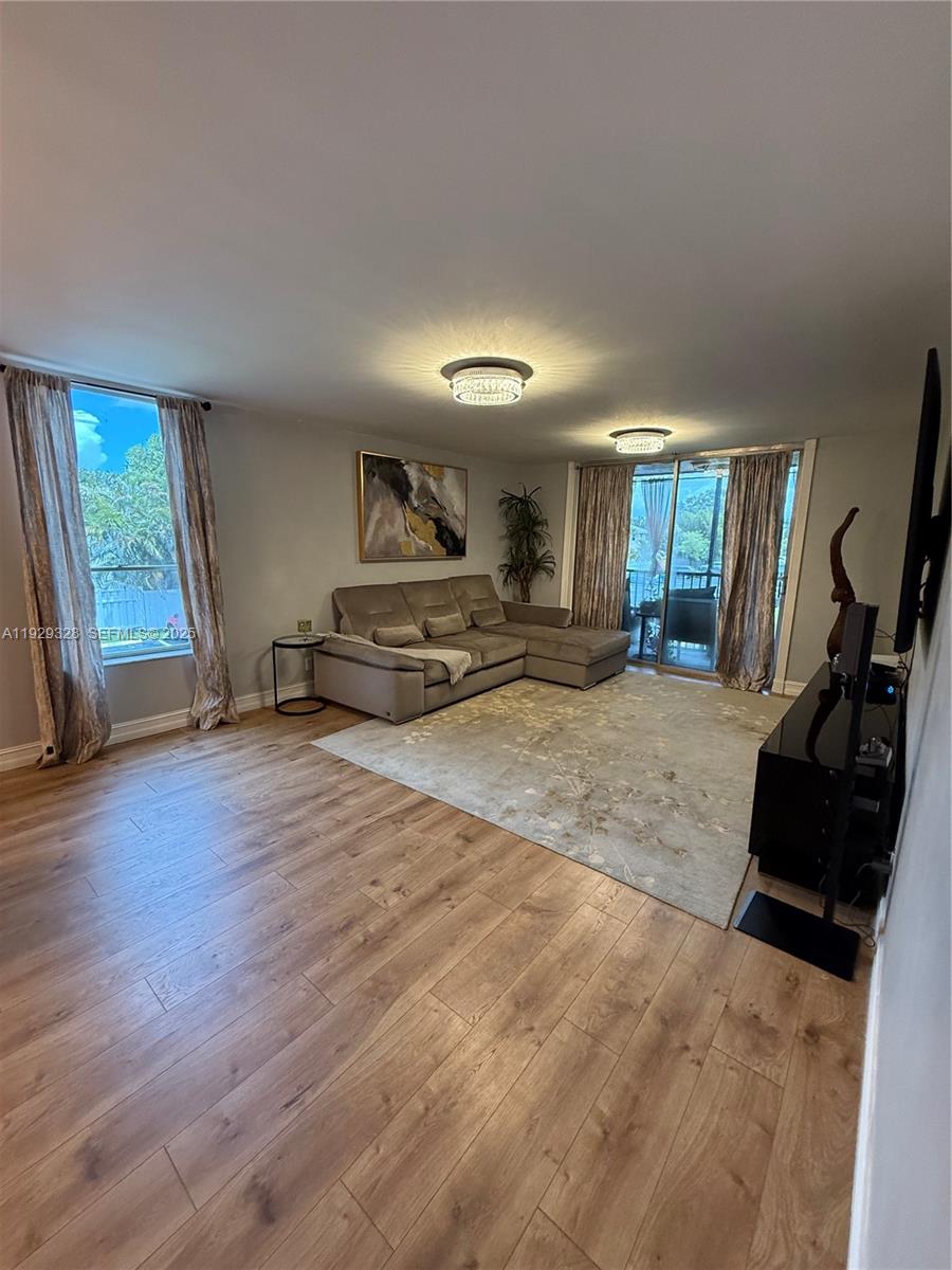 7173 Orange Dr #214B Davie, FL 33314