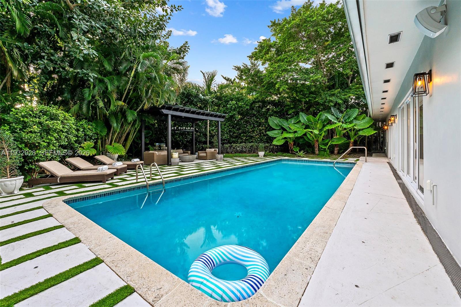 680 Buttonwood Ln Miami, FL 33137