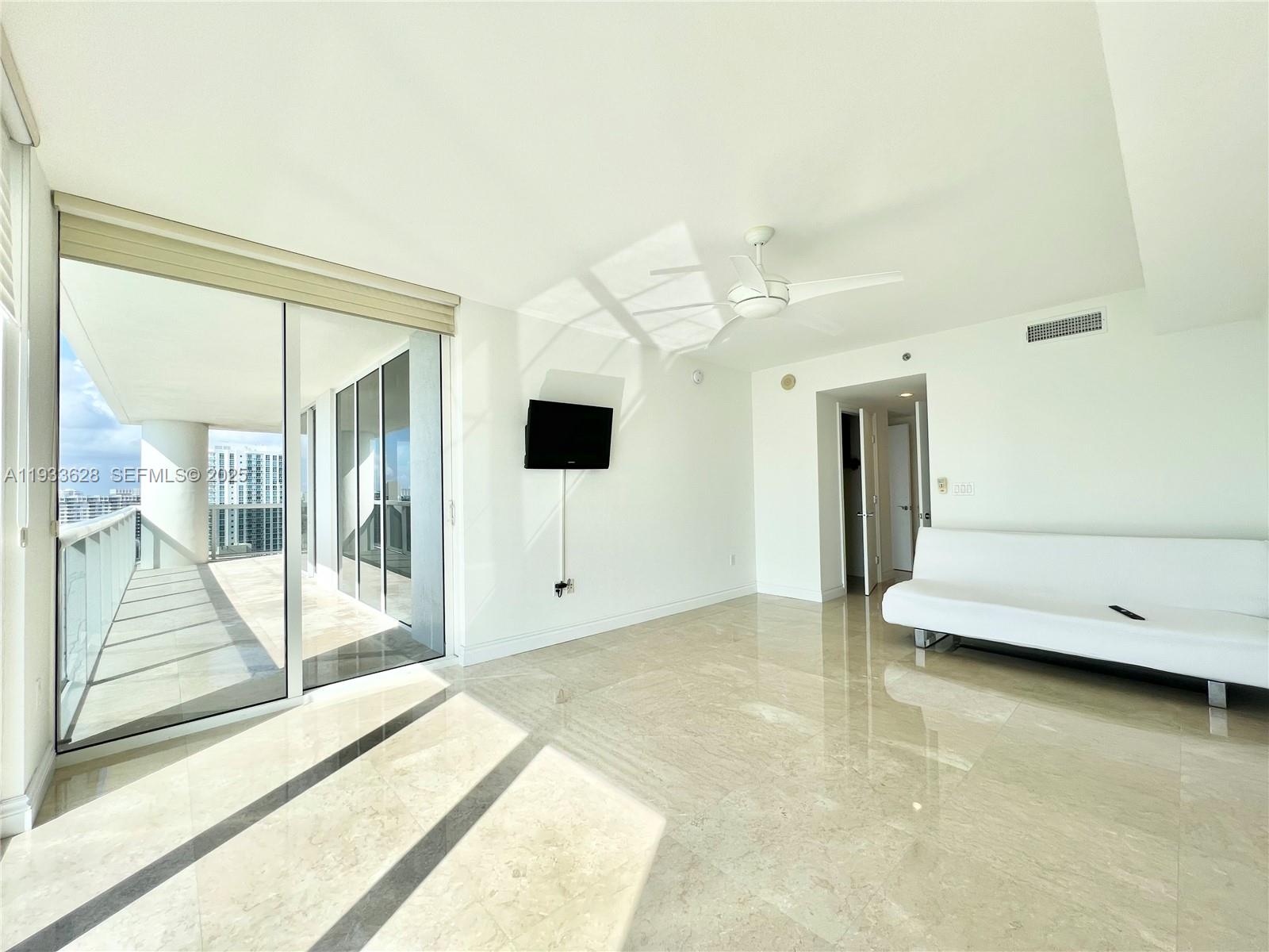 image Beach Club 128