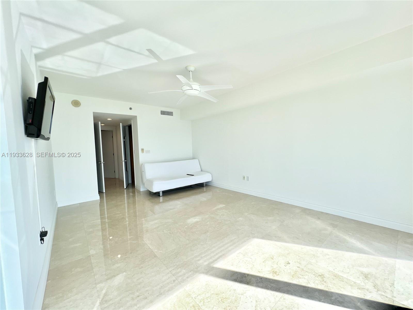 image Beach Club 129