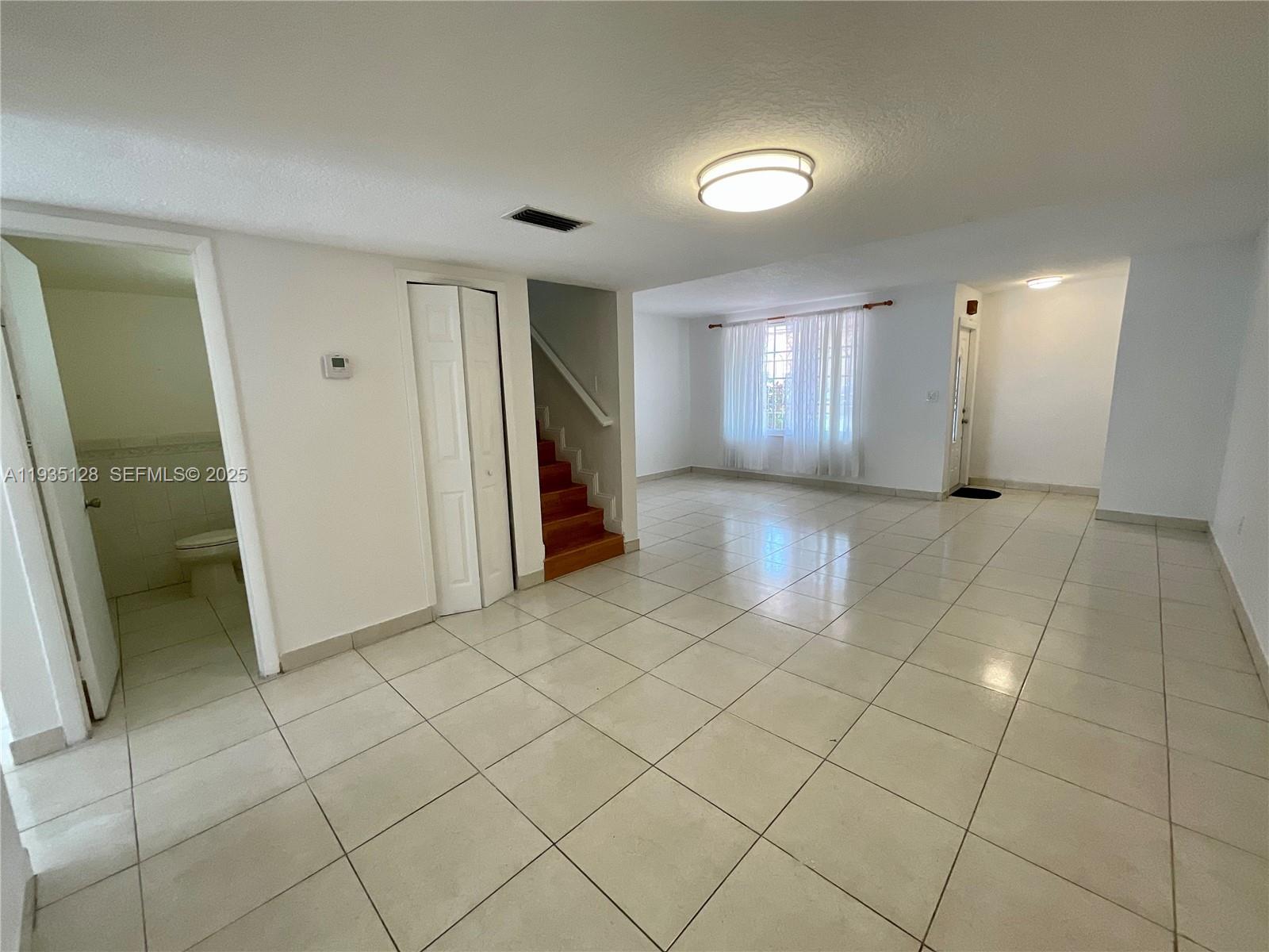 895 W 79th Pl Hialeah, FL 33014