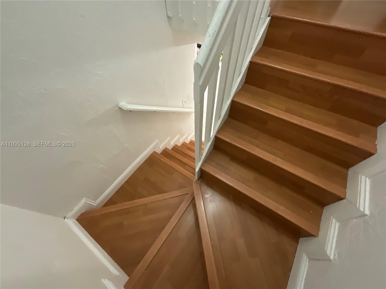 895 W 79th Pl Hialeah, FL 33014