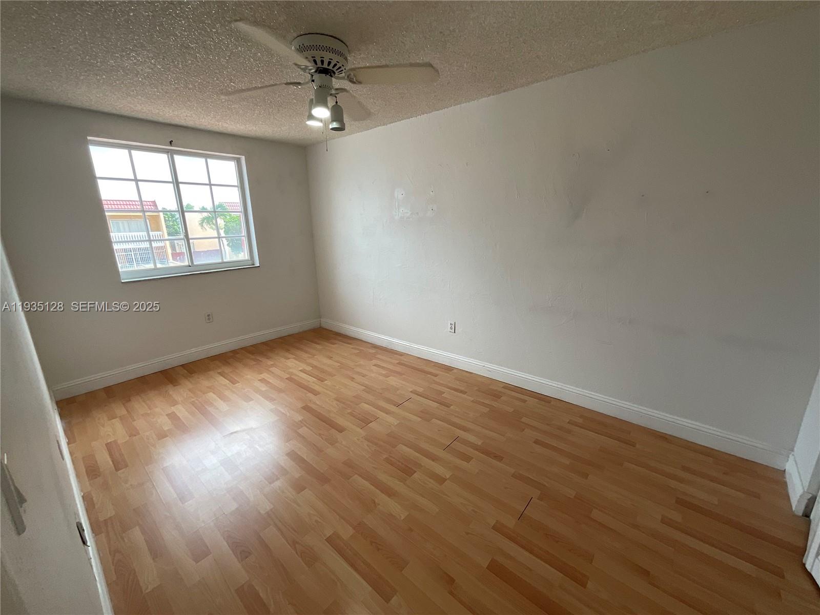 895 W 79th Pl Hialeah, FL 33014