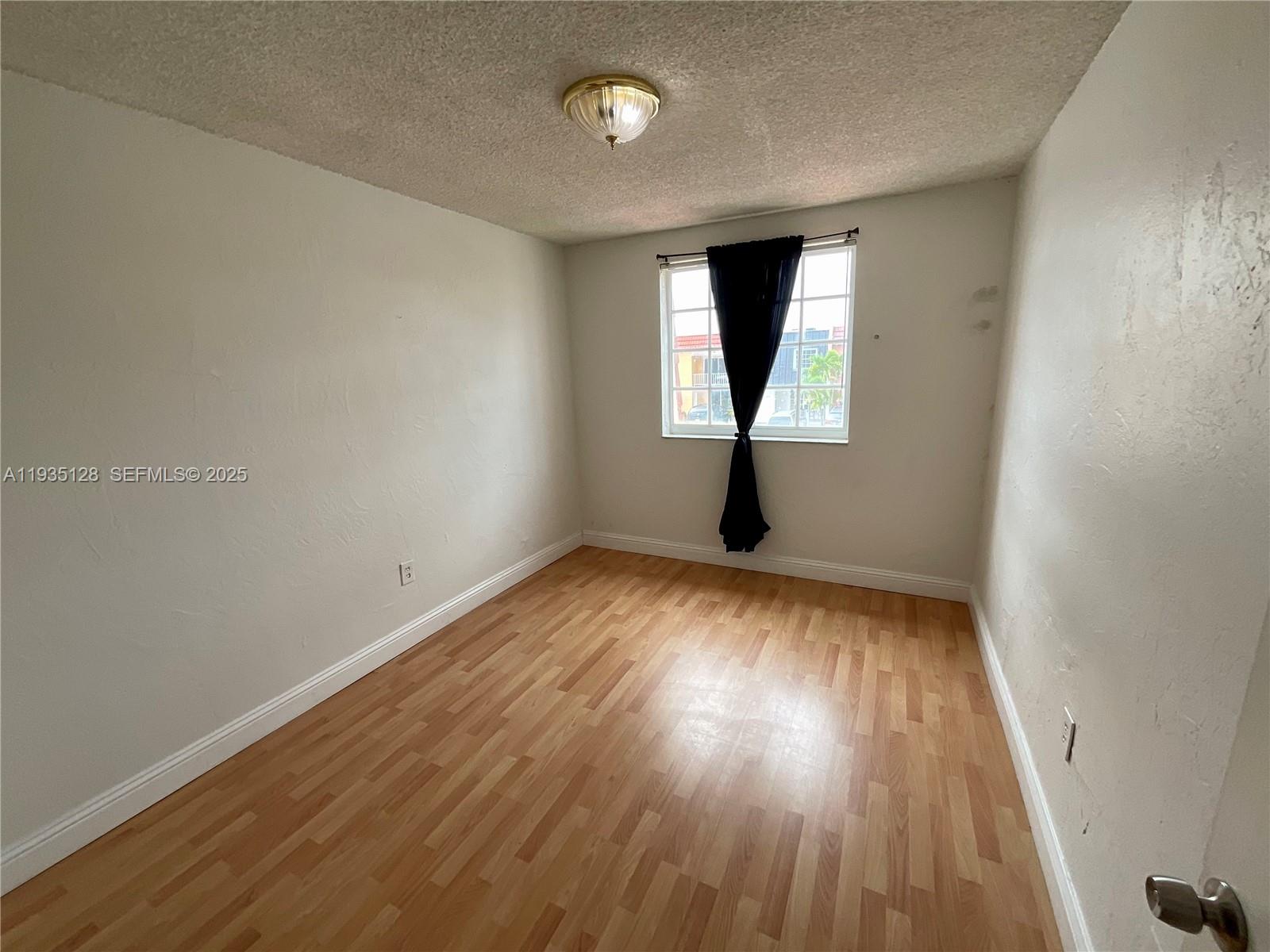 895 W 79th Pl Hialeah, FL 33014