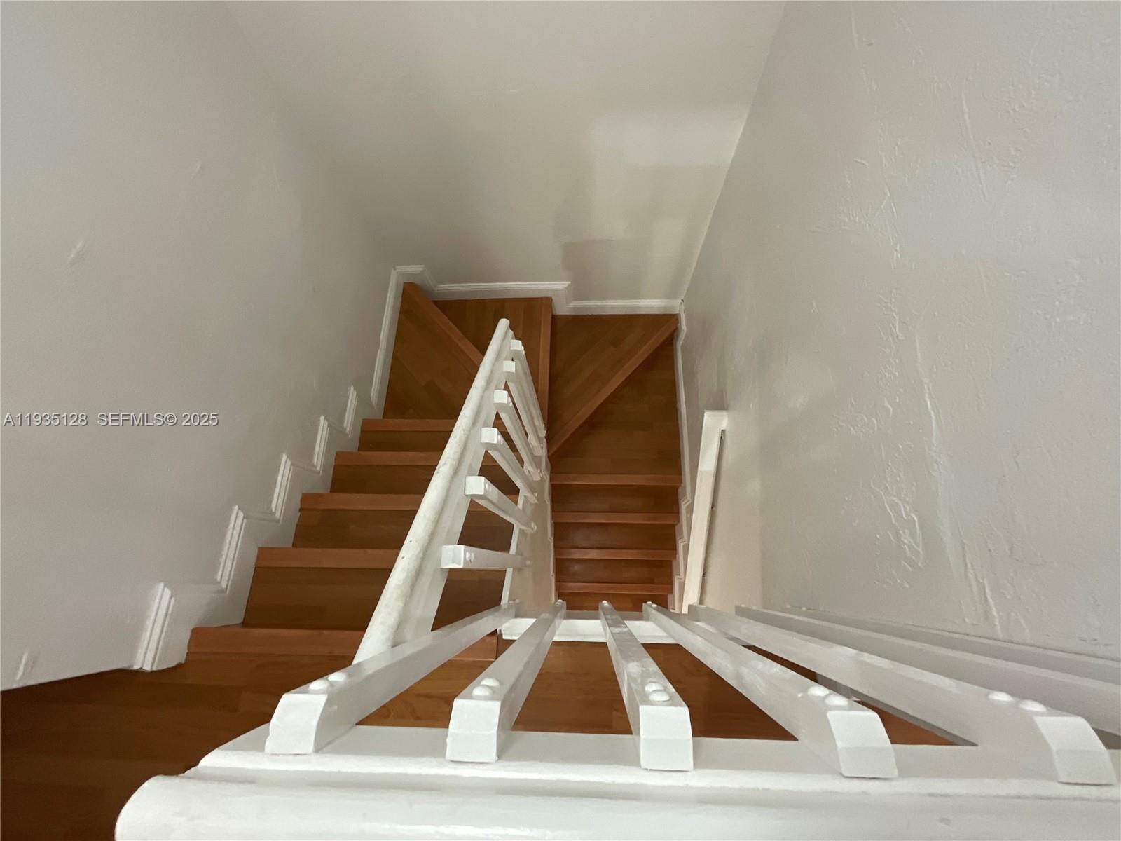 895 W 79th Pl Hialeah, FL 33014