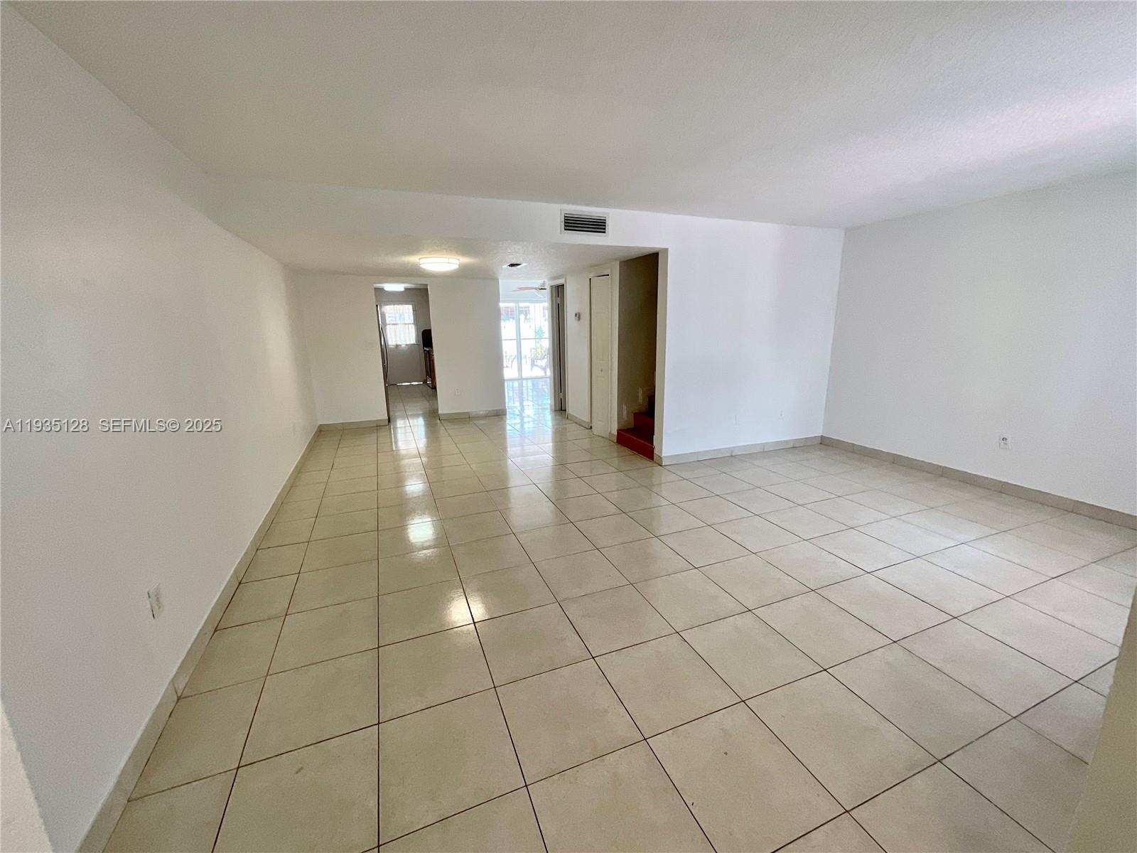 895 W 79th Pl Hialeah, FL 33014
