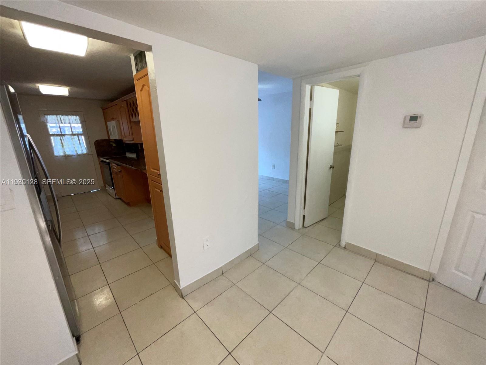 895 W 79th Pl Hialeah, FL 33014