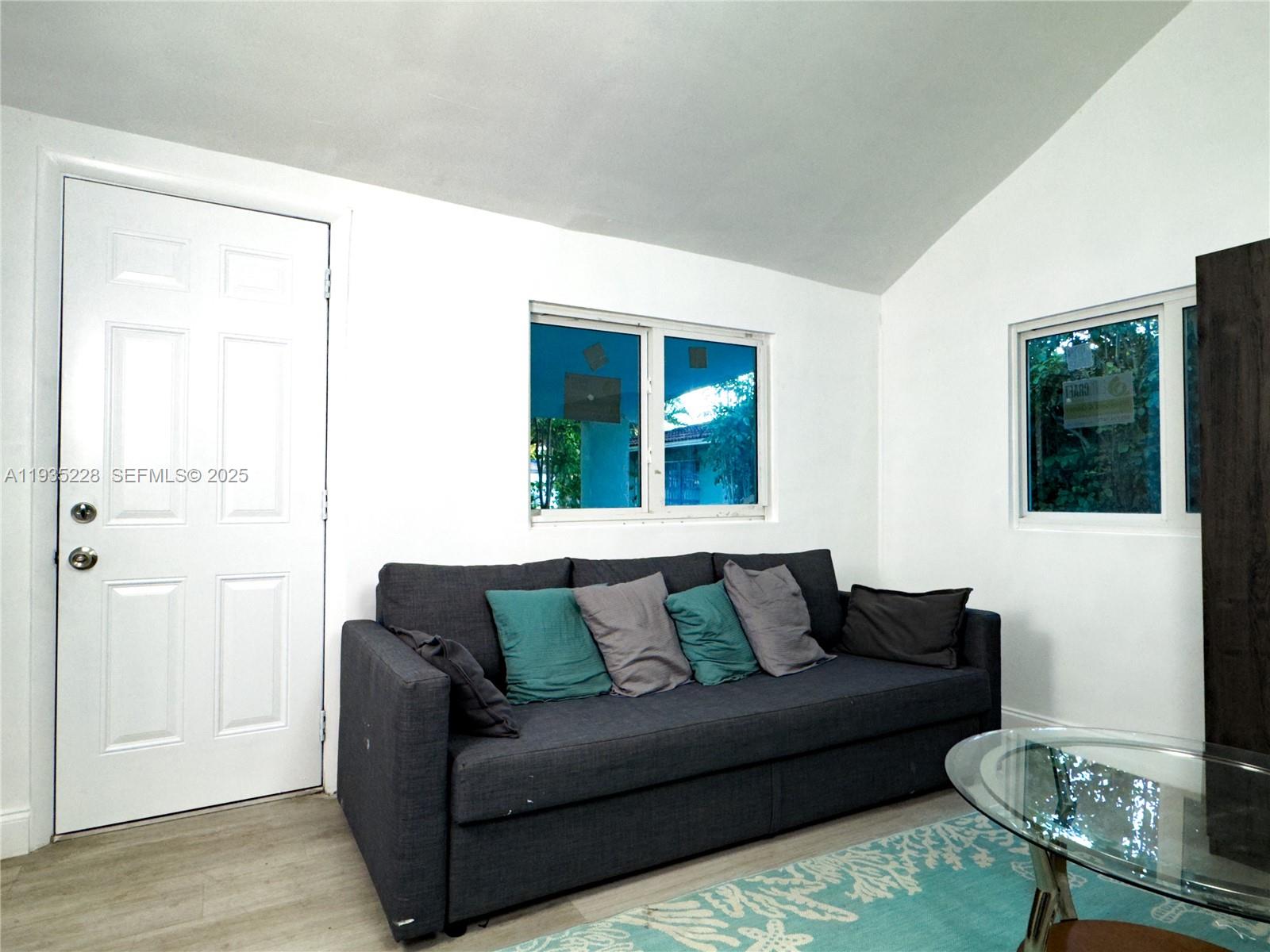 2469 SW 15th St Miami, FL 33145