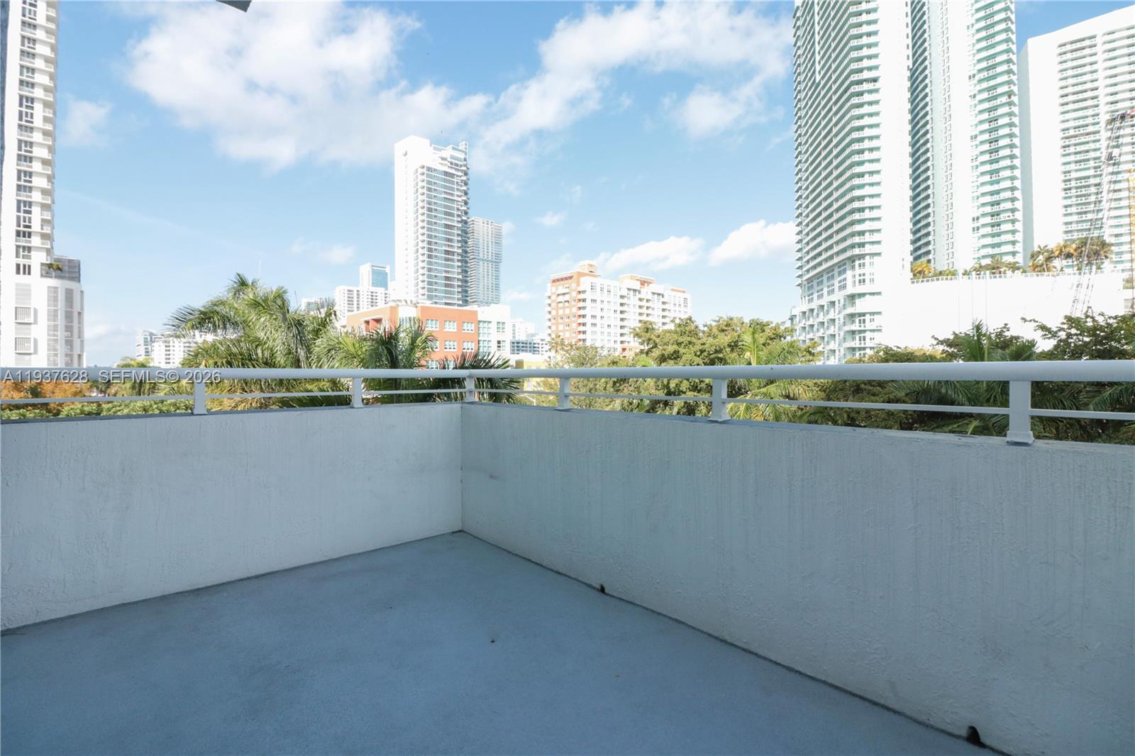 image 1800 Biscayne Plaza12