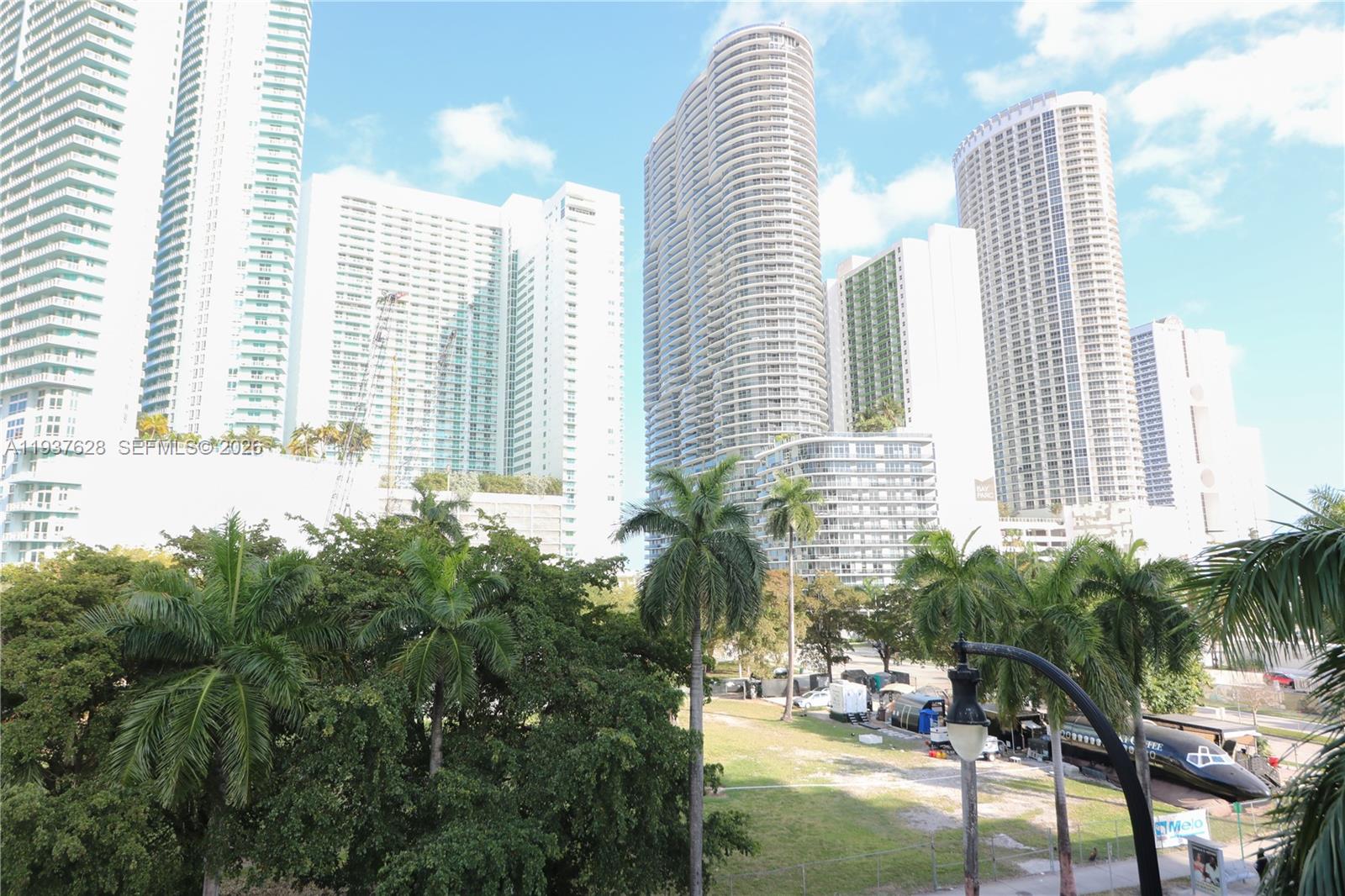 image 1800 Biscayne Plaza20