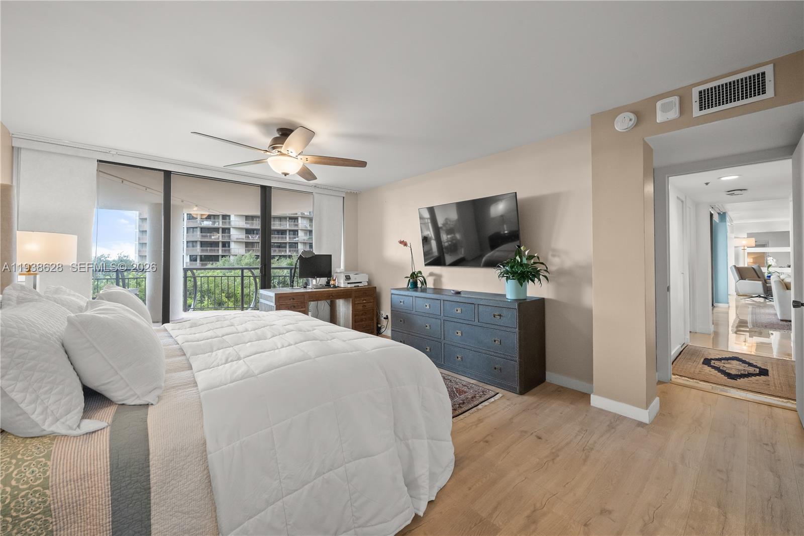 image Grove Towers Condo15