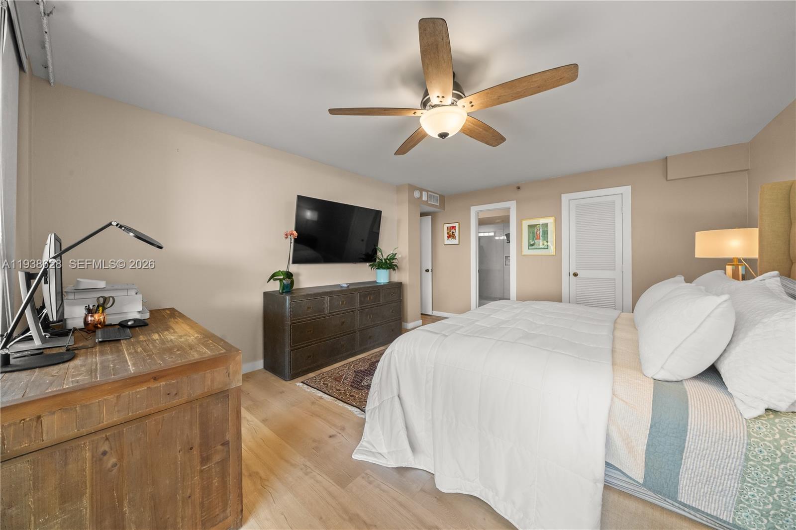 image Grove Towers Condo16