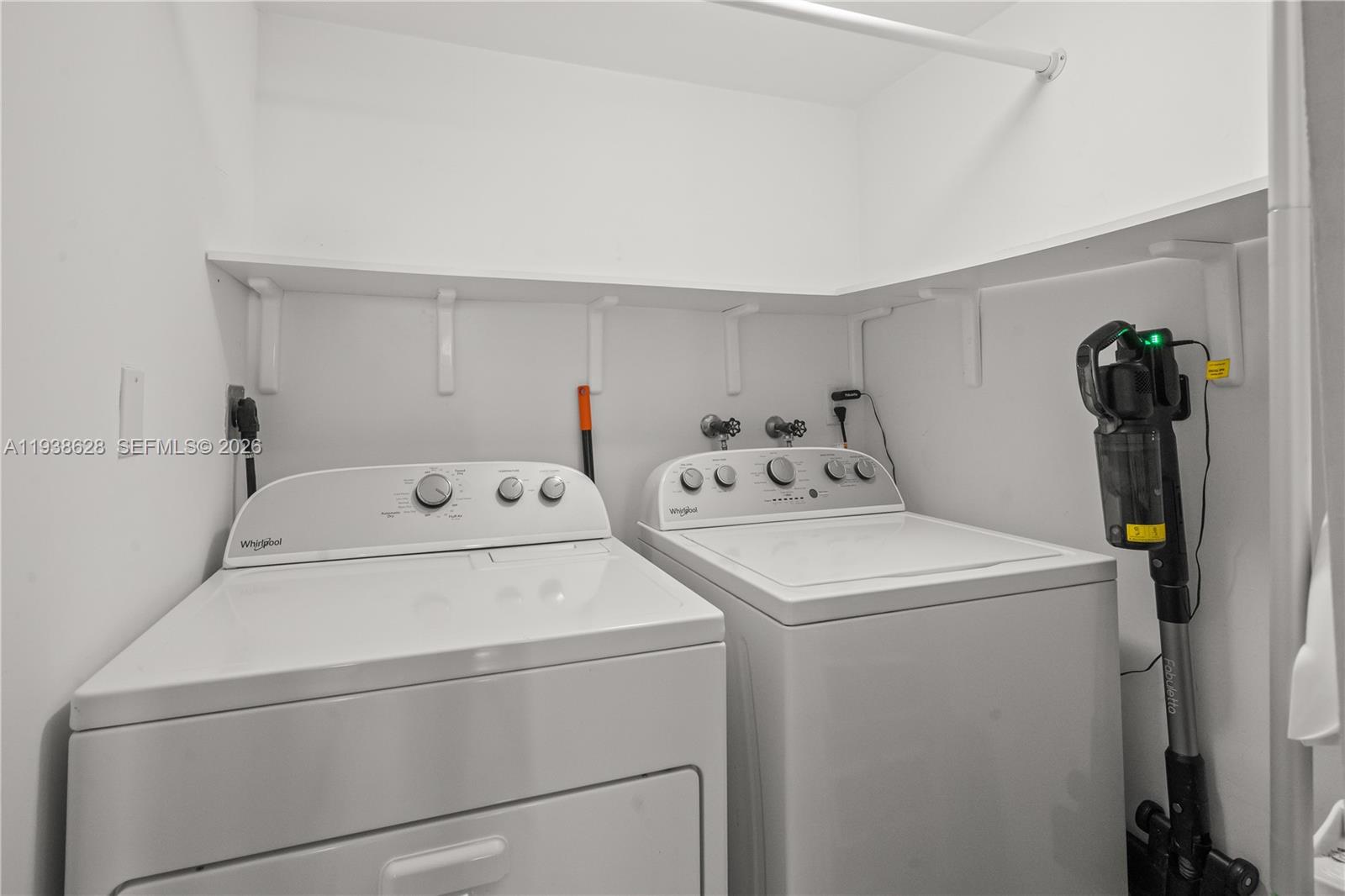 image Grove Towers Condo22