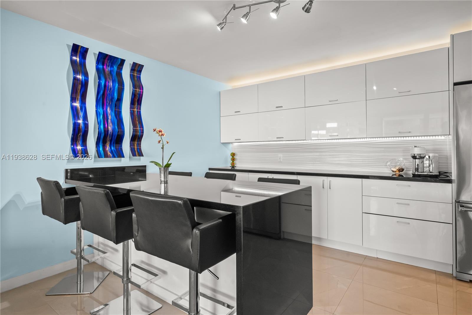 image Grove Towers Condo8