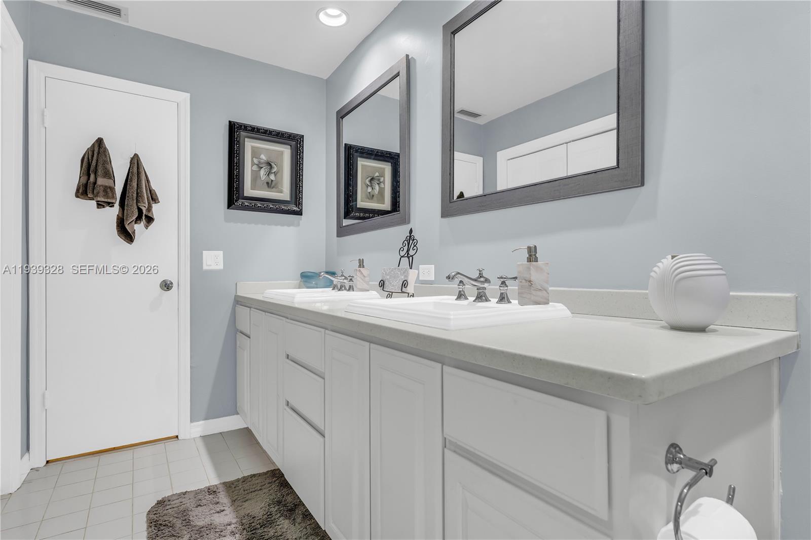 Undisclosed Address Palmetto Bay, FL 33157