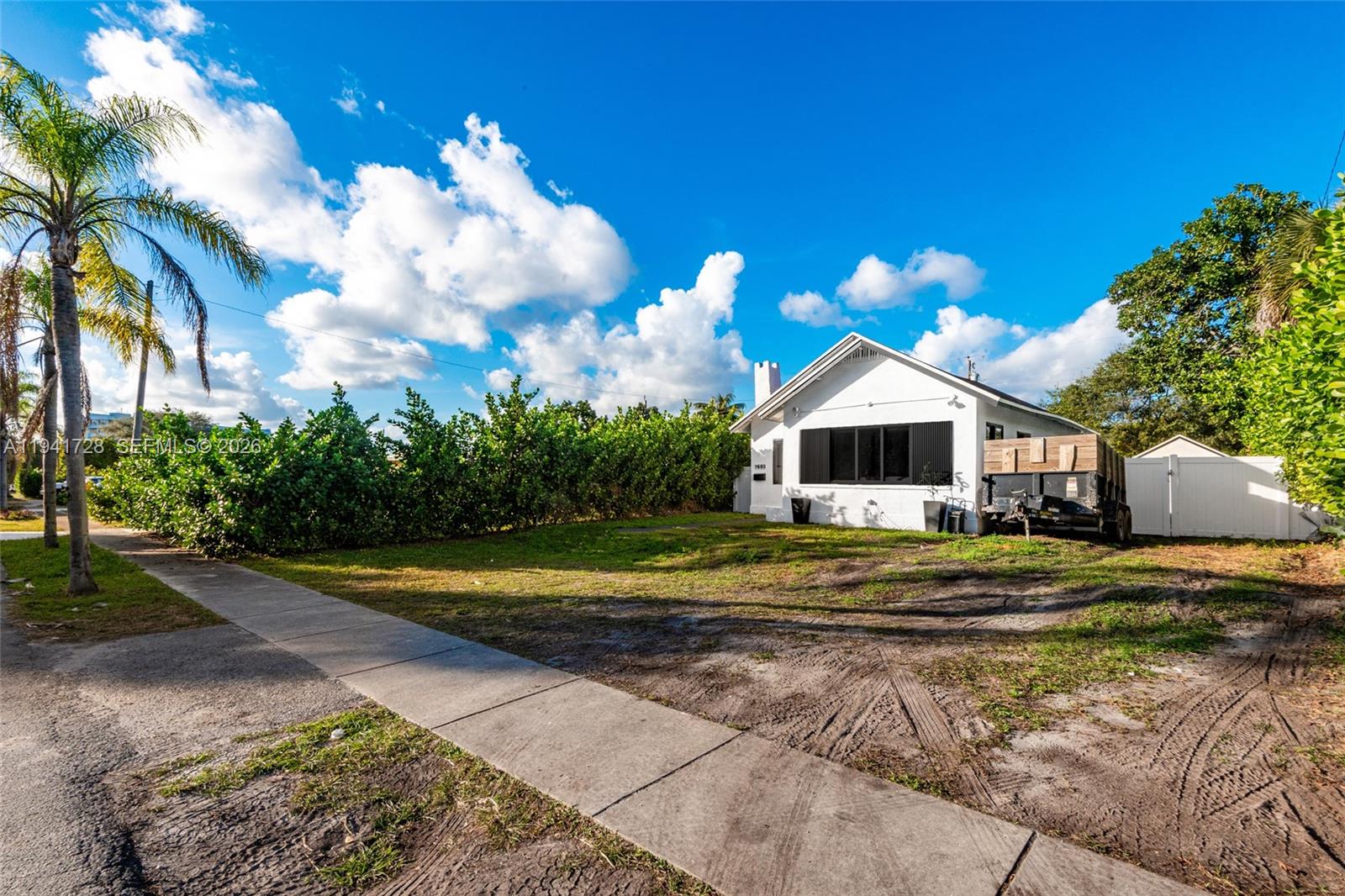 1683 NE 168th St North Miami Beach, FL 33162