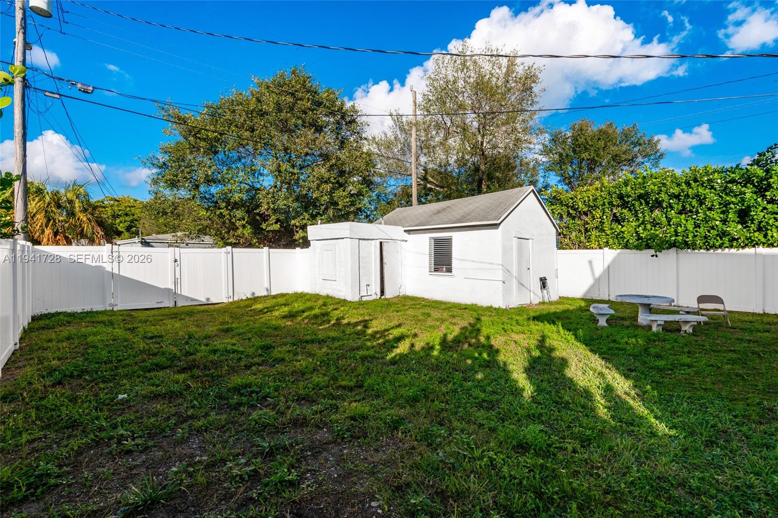 1683 NE 168th St North Miami Beach, FL 33162