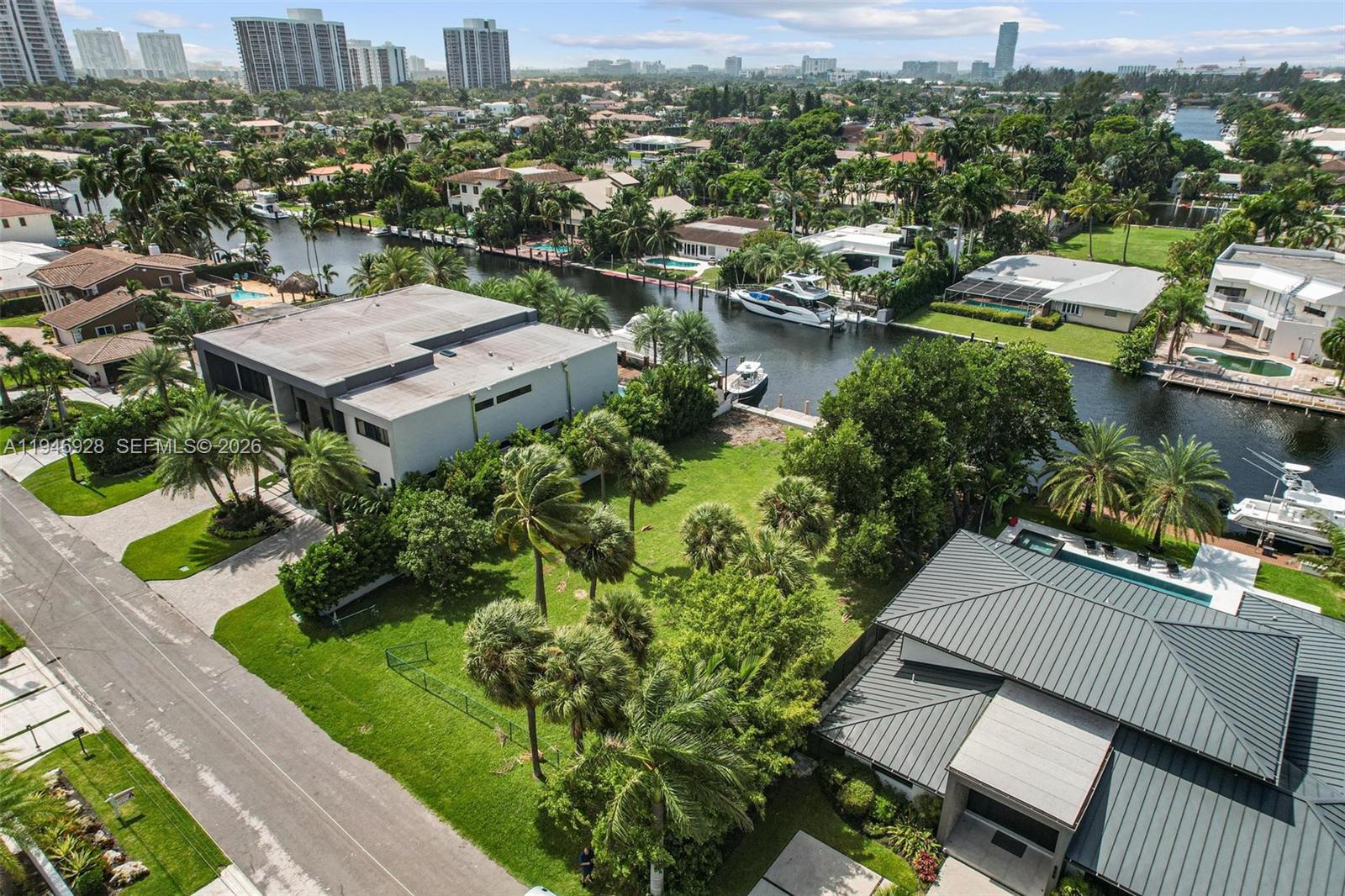 606 Palm Dr Hallandale Beach, FL 33009